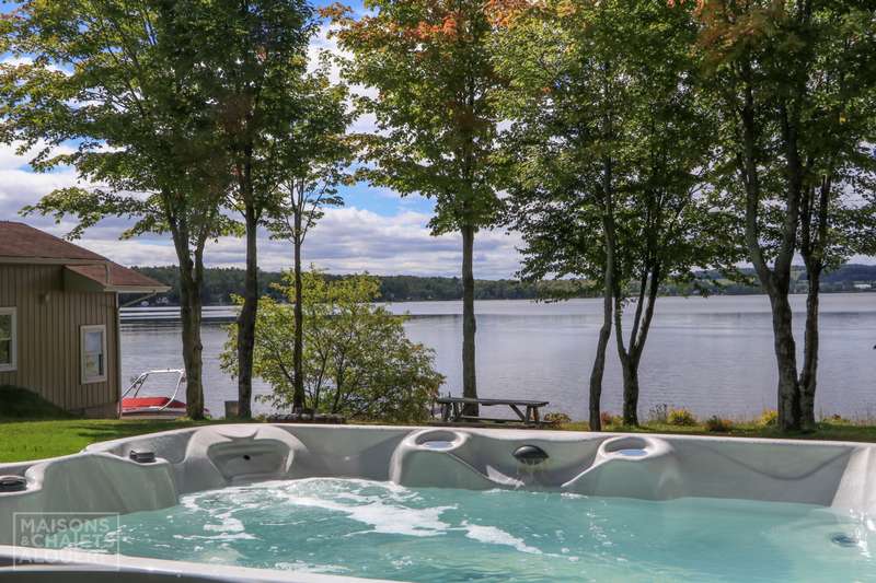 Chalet à louer au bord de l'eau